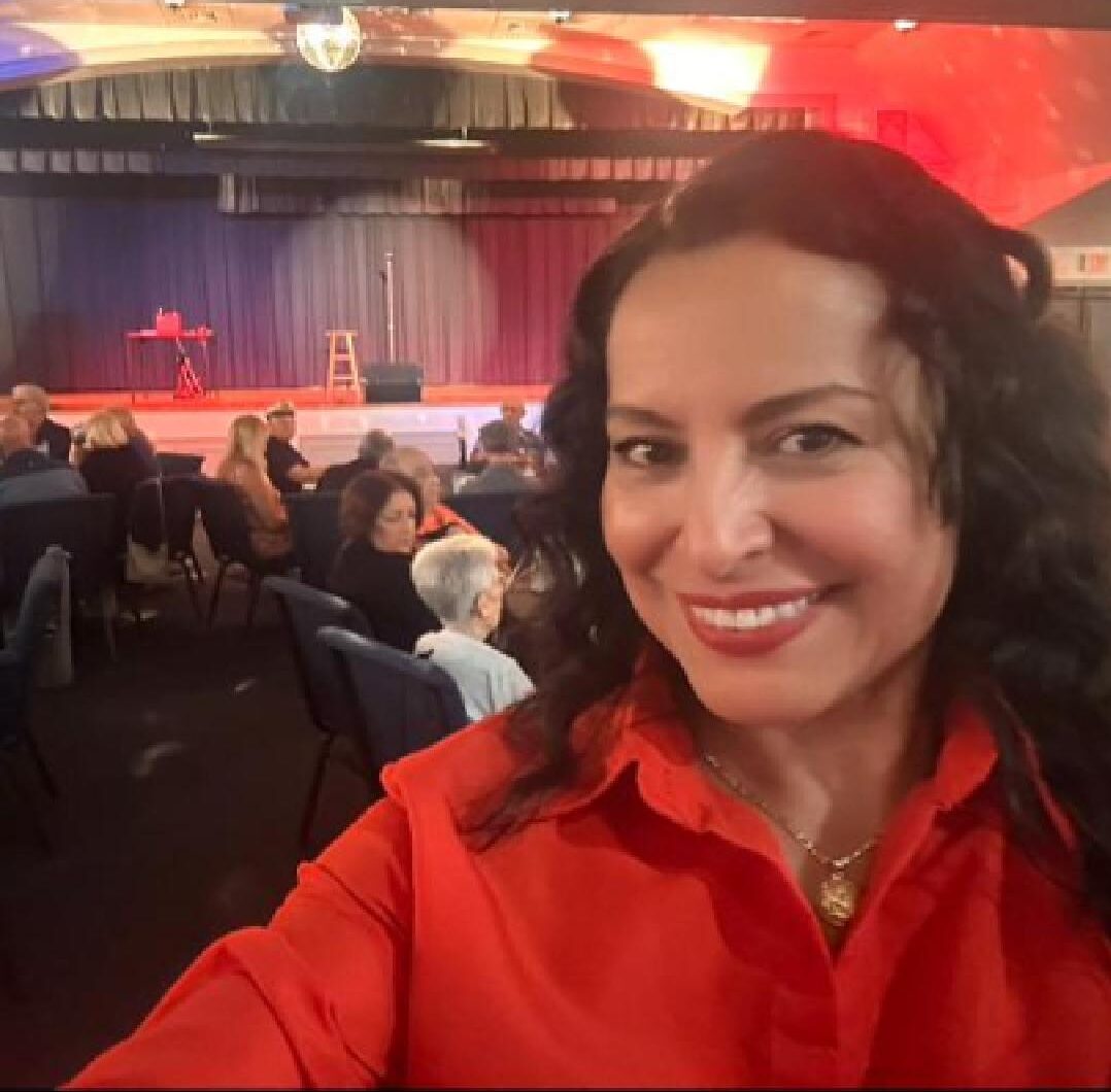 Event host Mariza Brussolo speaking to an audience
